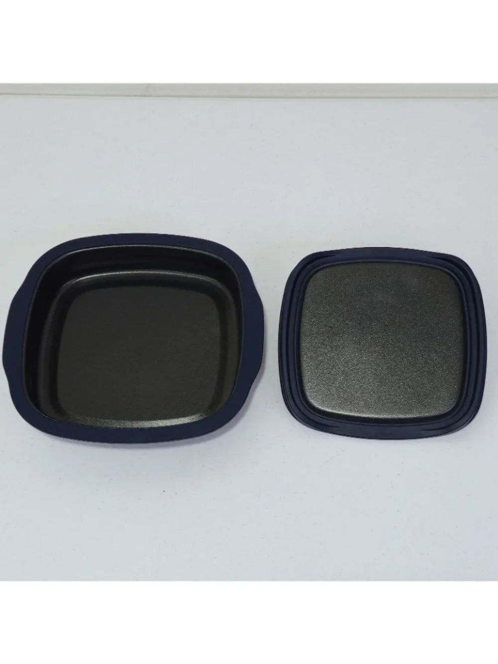 Tupperware MicroPro Series Microwave Grill in Chrome / Dark Blue